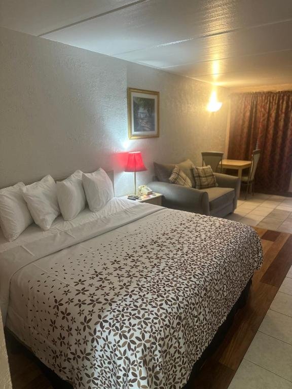 The Floridian Inn - guest room in Clearwater, Florida